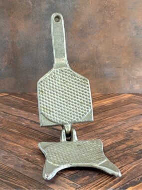 Cast Aluminum Tostonera (Plantain Press) – Textured Diamond Pattern